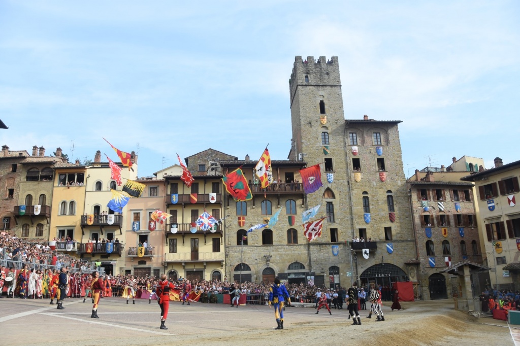 Nuovi allievi per il gruppo Sbandieratori di Arezzo