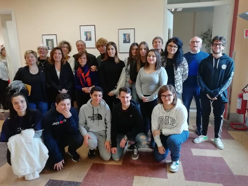 1574231689_foto_gruppo_Giona