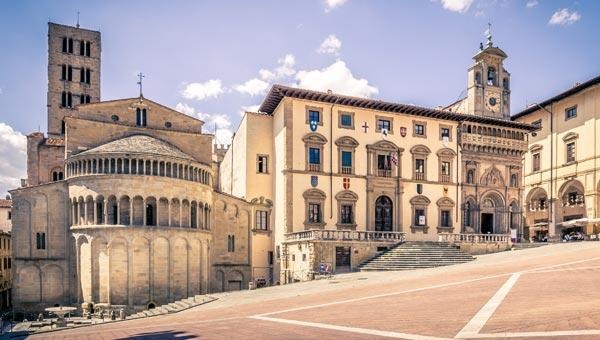 1576485313_Arezzo_Piazza_Grande