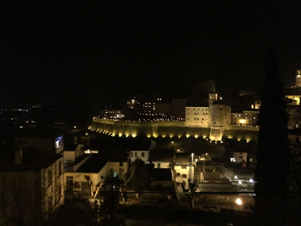 1577462268_1575564738_foto_ridotta_Anghiari_di_notte_per_Natale