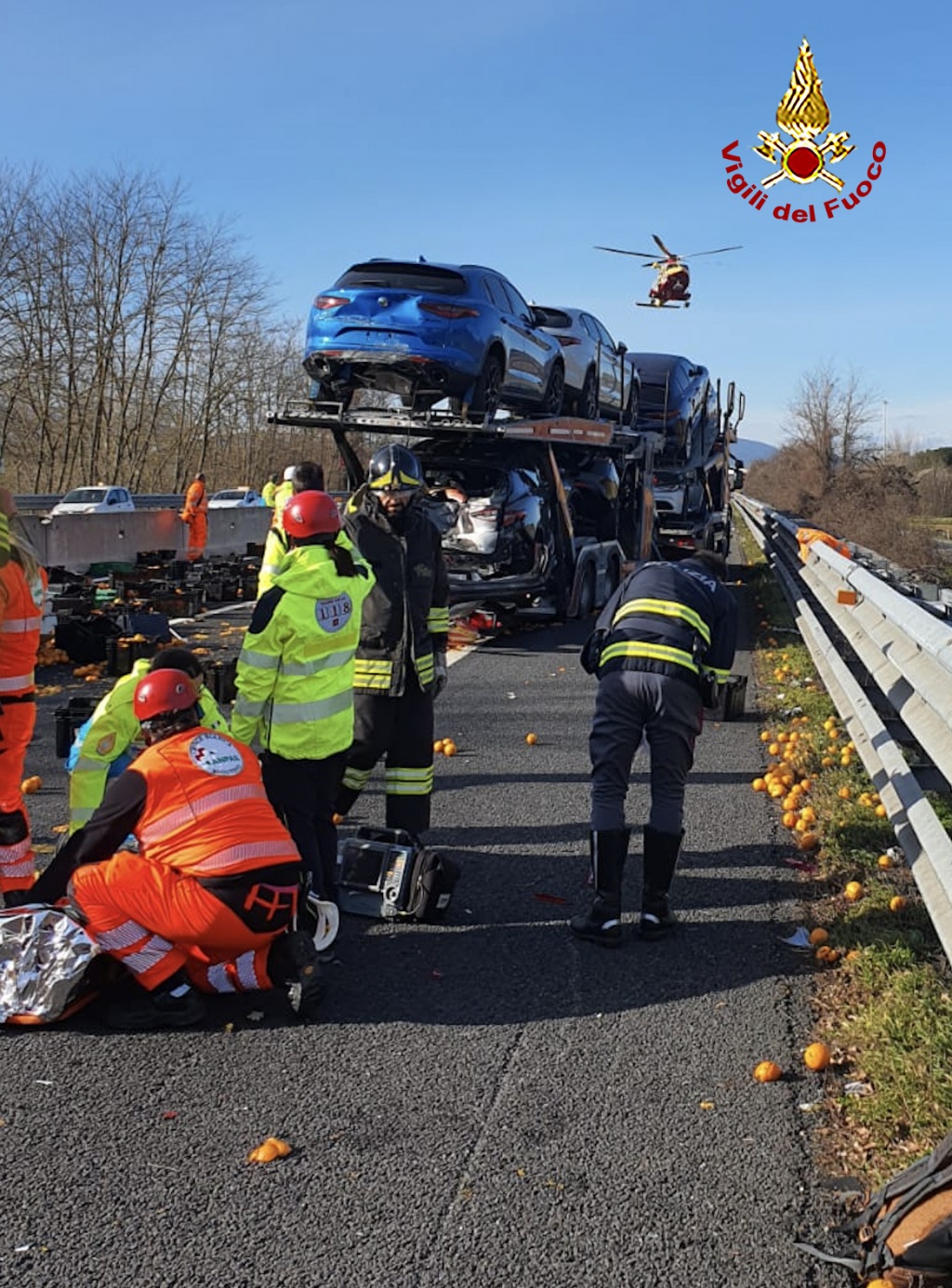Disastro in autostrada: scontro tra autoarticolati. Tre feriti, traffico bloccato