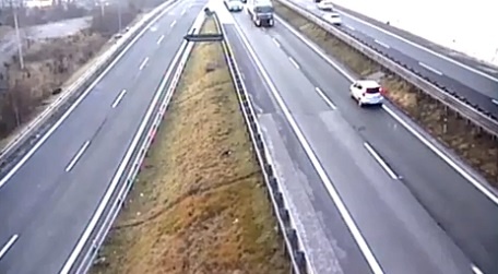 1580541432_autostrada_contromano