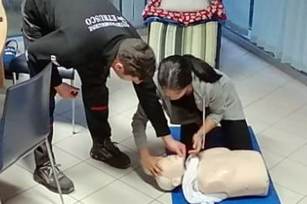 1582277205_Chimera_Nuoto_-_Corso_bagnini_lezione_primo_soccorso_2