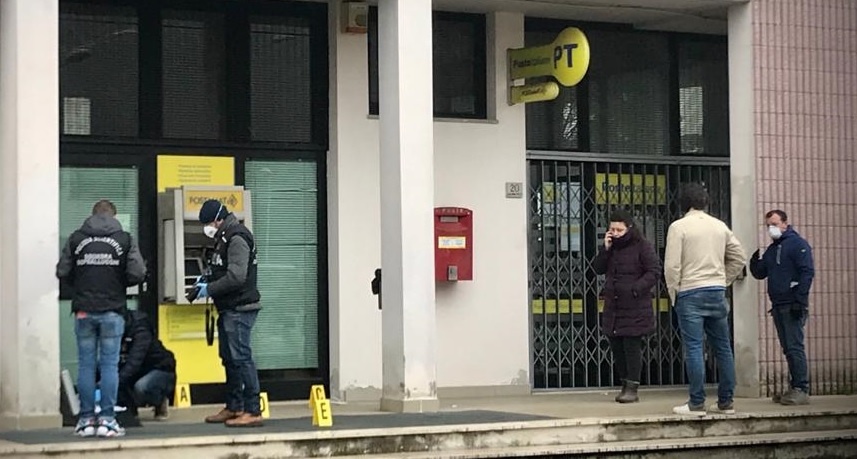 Poste senza tregua: un altro assalto nella notte a Rigutino. Scientifica in azione Ar24Tv