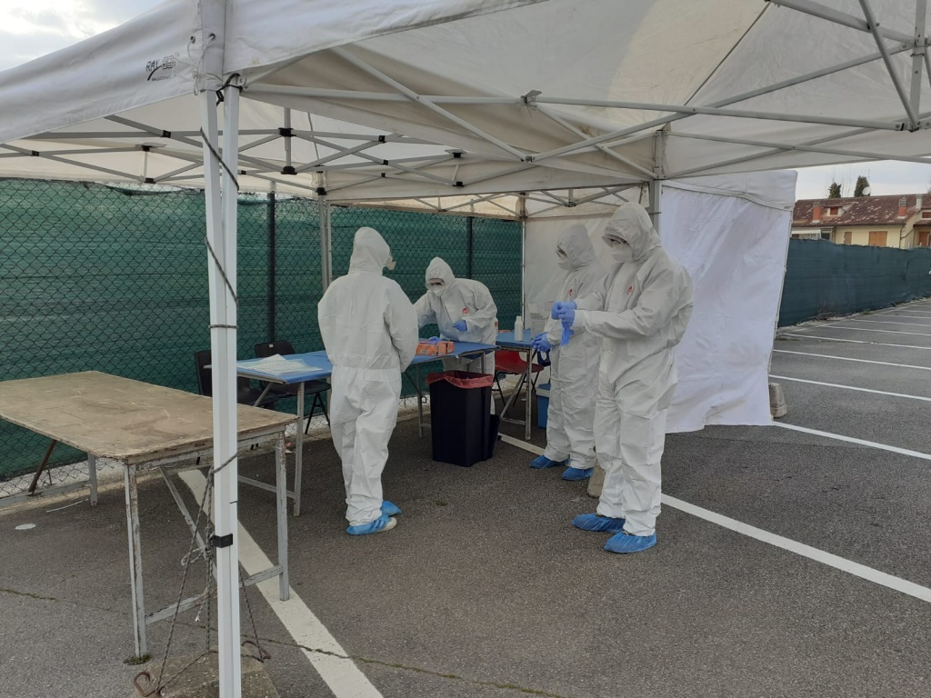 Tamponi “Drive Thru” senza scendere dall’auto allo Stadio: 60 prelievi agli aretini Ar24Tv