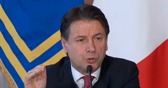 Coronavirus, la nuova stretta: multe di 3 mila euro, fino a 5 anni di carcere per chi viola la quarantena Ar24Tv