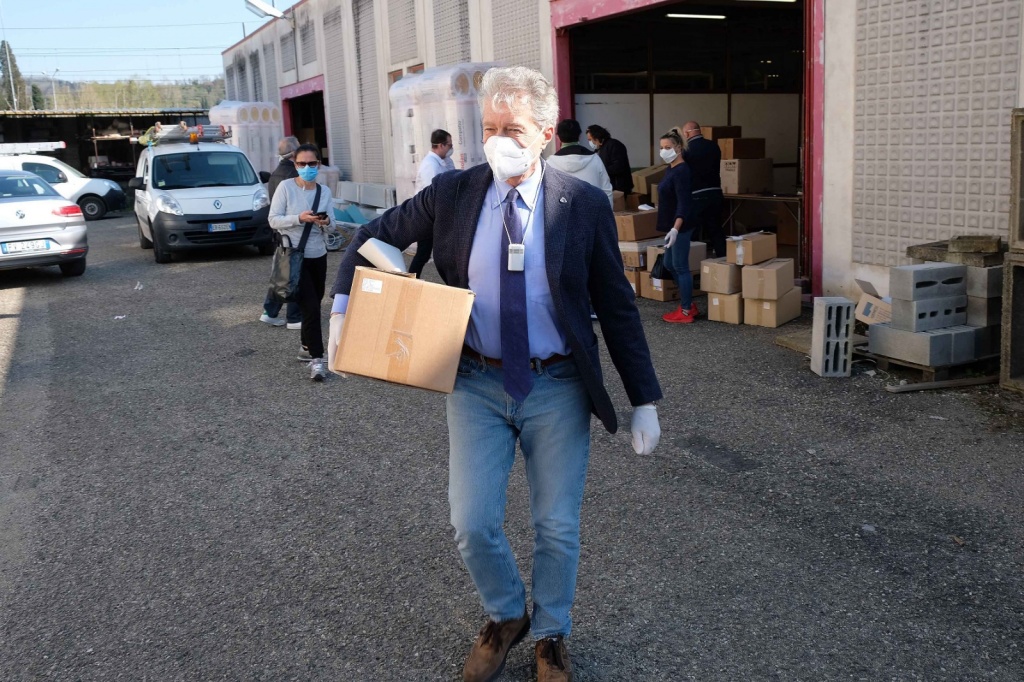 Mascherine, ad Arezzo scatta l’obbligo: Ghinelli ha firmato l’ordinanza Video