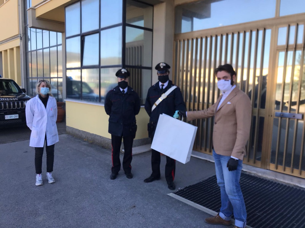 1587054697_Ernest_Lami_con_i_Carabinieri_di_Castiglion_Fibocchi