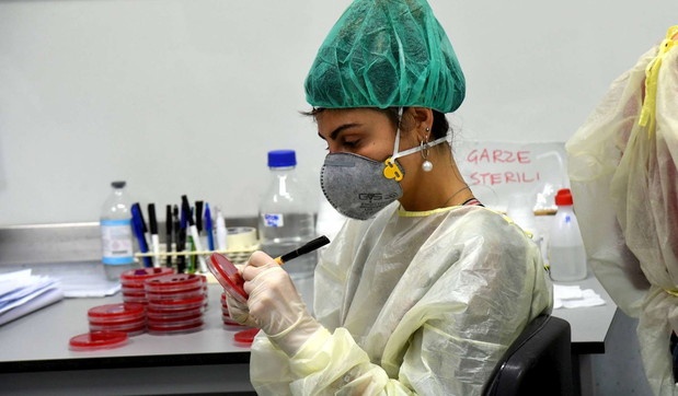 1587138592_coronavirus_lab