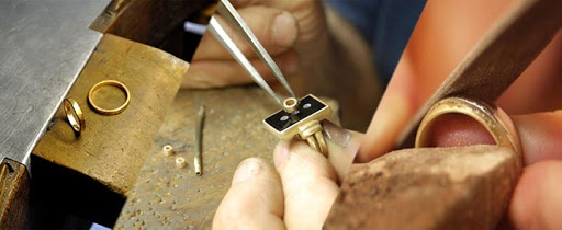 Coronavirus, D’Ettore e Mugnai: “Governo consenta riavvio attività oro e moda in Toscana”