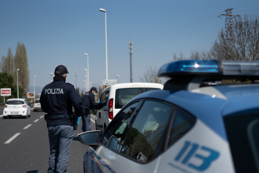 Coronavirus Fase 2, le regole dal 4 maggio: ecco la circolare del Viminale. Via libera ai fidanzati