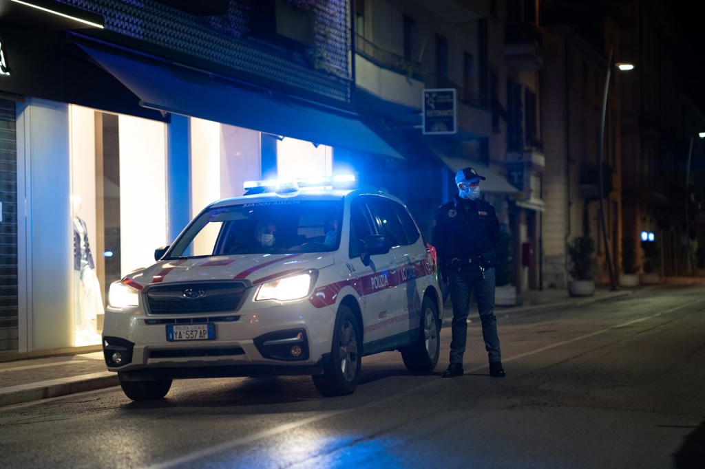 Sgarri al volante ad Arezzo: 29 violazioni al Codice della Strada, 2 patenti ritirate, 3 incidenti Video