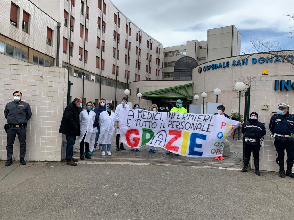 1594114108_Grazie_a_medici_e_infermieri