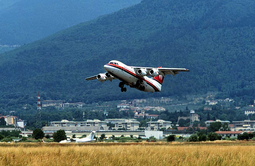 Coronovairus, Ferragosto con 38 nuovi positivi in Toscana, di cui 12 di rientro. Muore un anziano