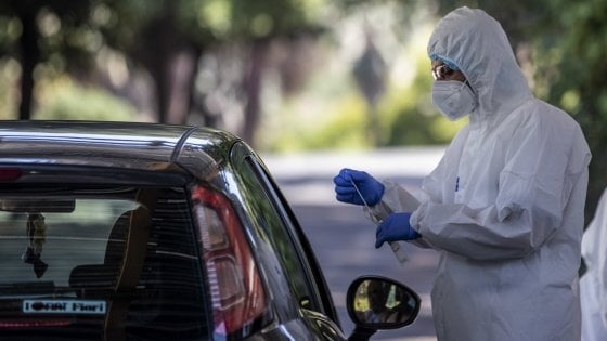 Coronavirus, in Toscana 53 nuovi positivi: 6 legati a rientri dall’estero, 5 dalla Sardegna. Arezzo: 4 casi