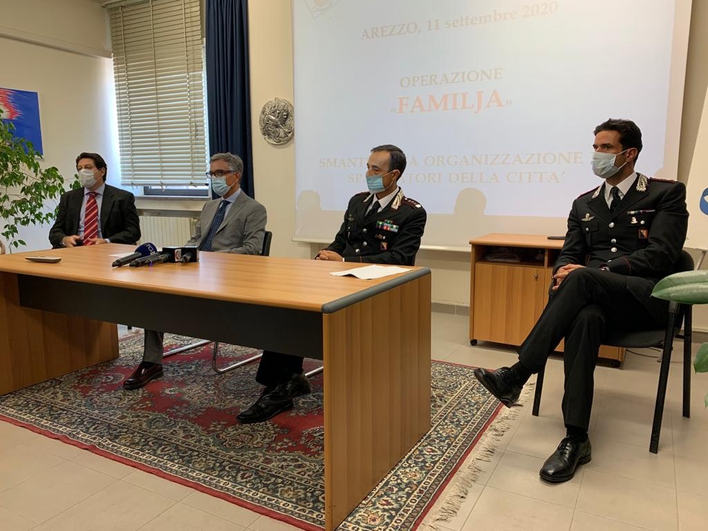 Maxi blitz all’alba, duro colpo allo spaccio. Le indagini hanno preso il via da Arezzo Ar24Tv