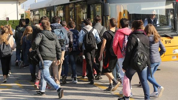 1601877170_studenti_autobus