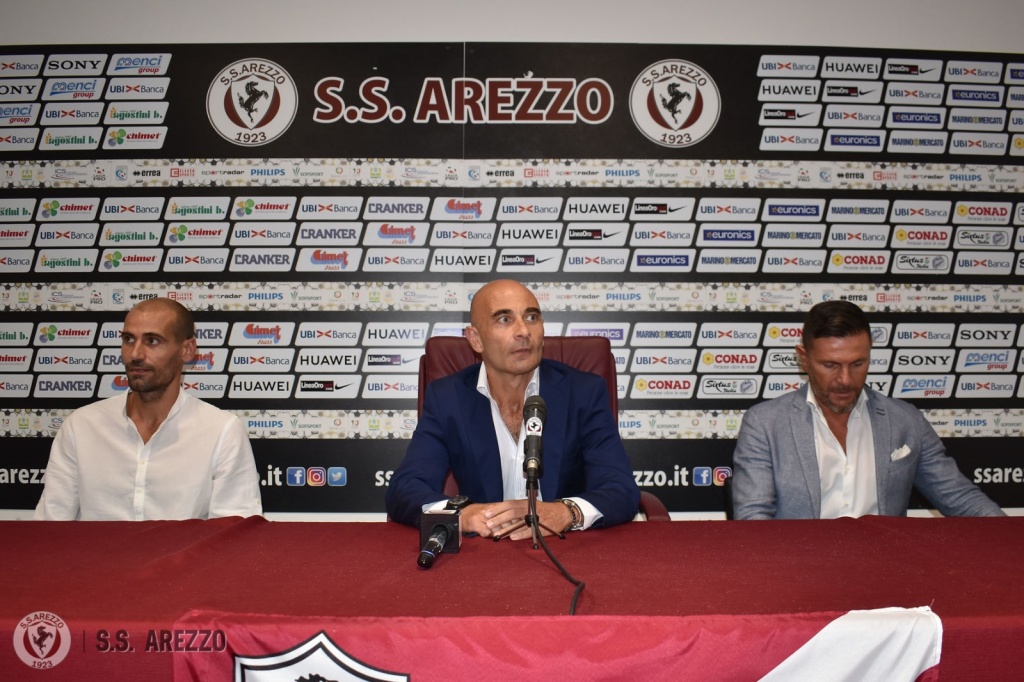 Crisi Arezzo, pagano in due: via Potenza e Di Bari. La decisione della società dopo la sconfitta di Carpi