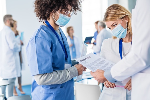 Coronavirus: in Toscana 1.290 nuovi casi, età media 46 anni, 8 decessi. Oltre il 17% dei test positivi