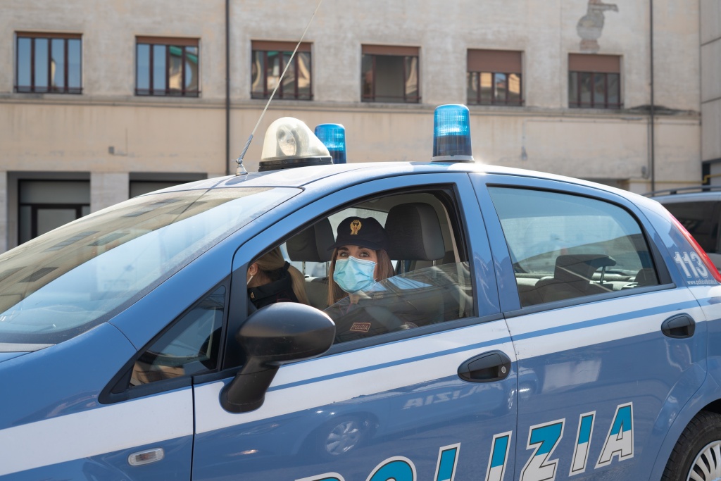 1603543720_Polizia2