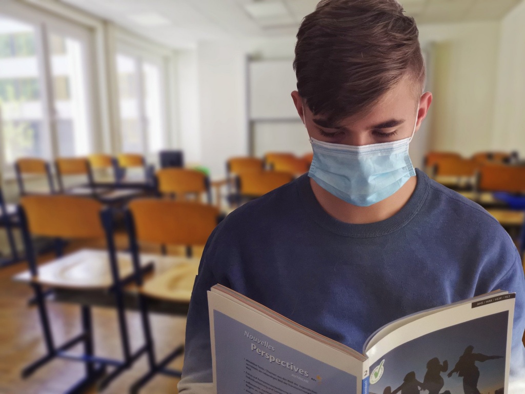 1603868686_Studente_mascherina_coronavirus