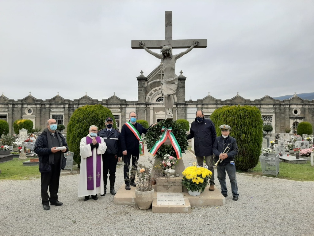 Cortona, deposta una corona di alloro al cimitero monumentale per la Commemorazione dei defunti