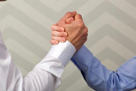 Verso l’arancione. Litigando