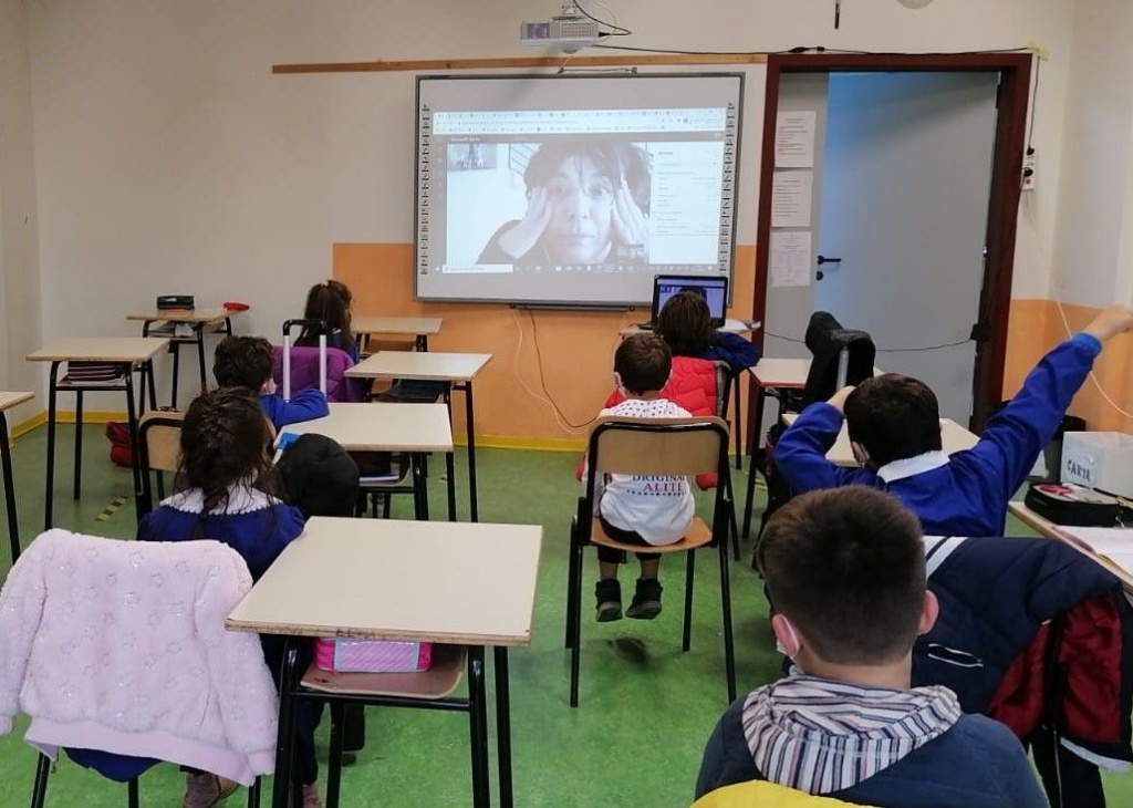 Teatro a scuola, online si può: il progetto di Estra e Straligut