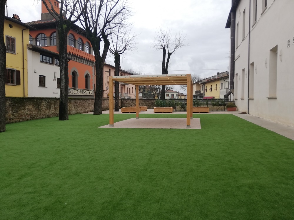 Un giardino bello e fruibile, alla “De Amicis” è già primavera