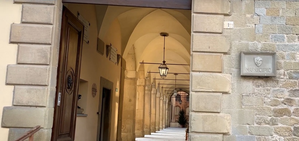 Buoni spesa, al via la consegna ad Arezzo. Tanti: “Sostegno calibrato sui bisogni”