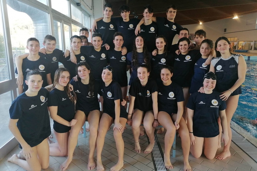 Tredici nuotatori aretini in vasca a Poggibonsi