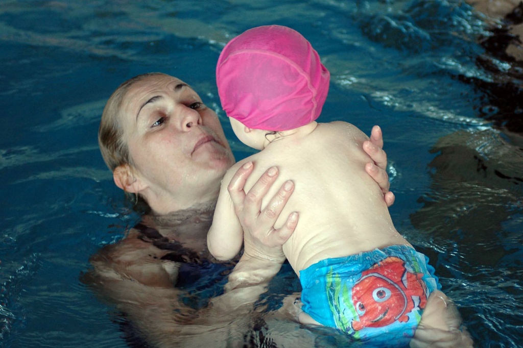 “Il bagnetto intelligente”, un videocorso di nuoto baby nella vasca di casa