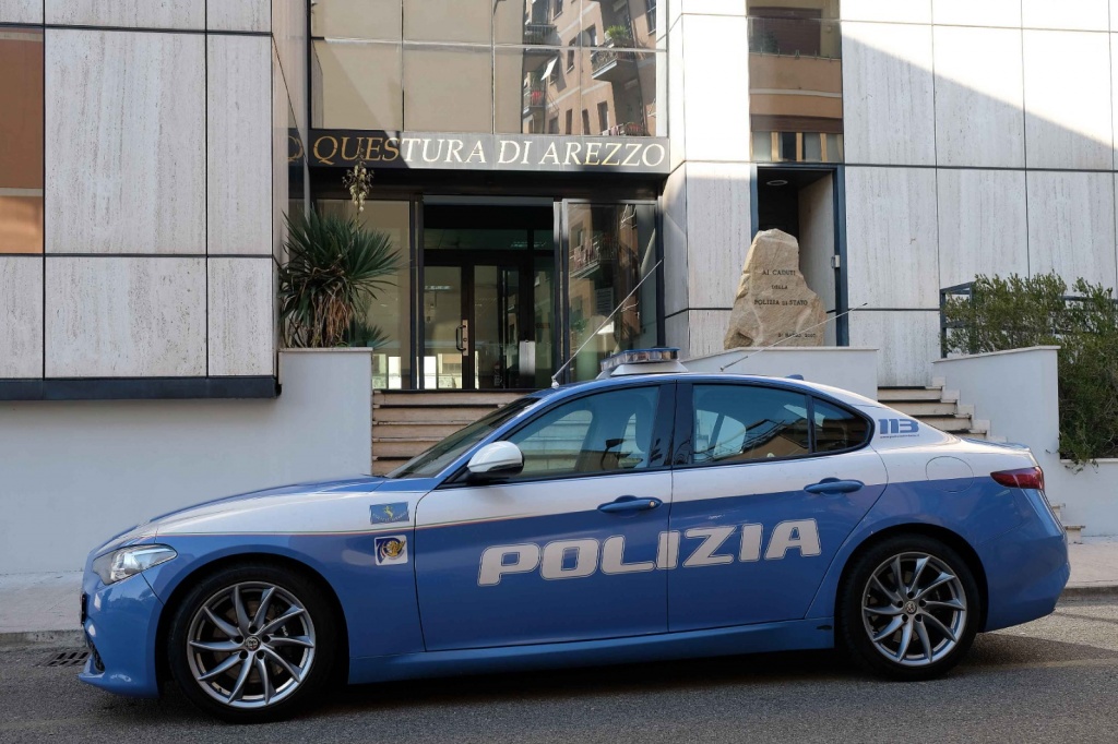 1610616746_Polizia_10