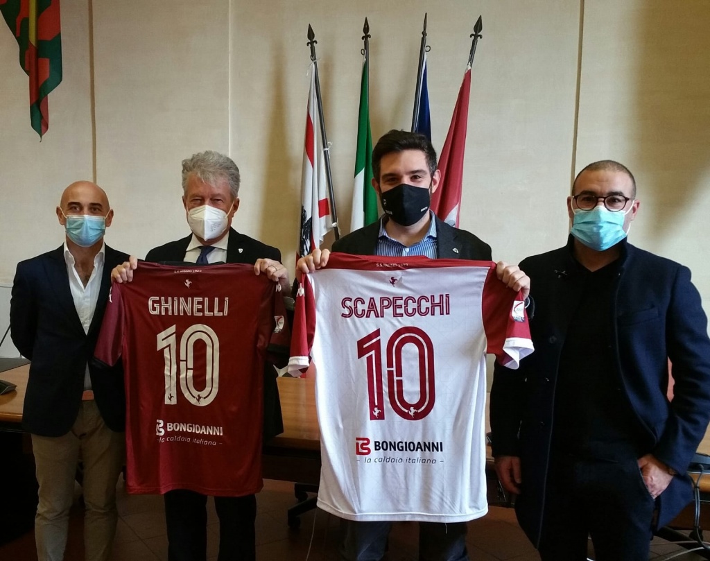 Arezzo calcio e Comune, siglato patto di collaborazione. Per Ghinelli e Scapecchi la maglia amaranto
