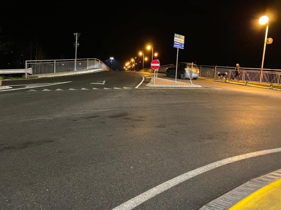 Speronato dall’auto che poi fugge senza prestare soccorso. A San Giovanni è caccia al pirata della strada