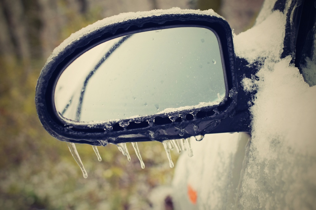 1611759452_car-mirror-snow