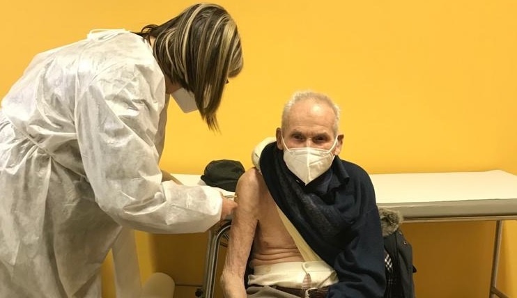 1613667693_Civitella_vaccinazione_centenario