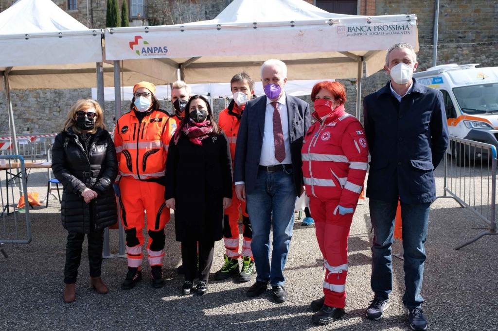 Giani a Lucignano: “Scuole chiuse per prevenzione, l’argine è il vaccino”. Casini: “Momento delicato” Ar24Tv
