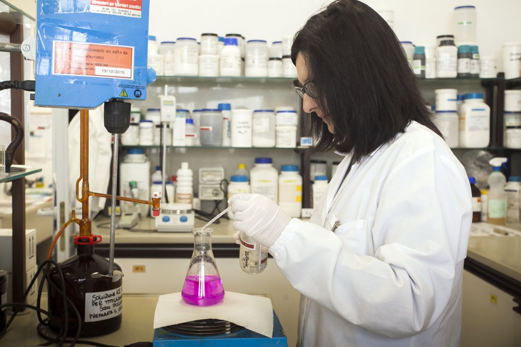 1615805242_Lapi_Chimici_-_Laboratorio_1