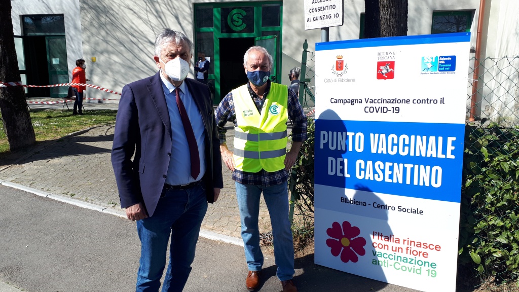 1617122769_Vincenzo_Ceccarelli_al_centro_vaccinale_di_Bibbiena