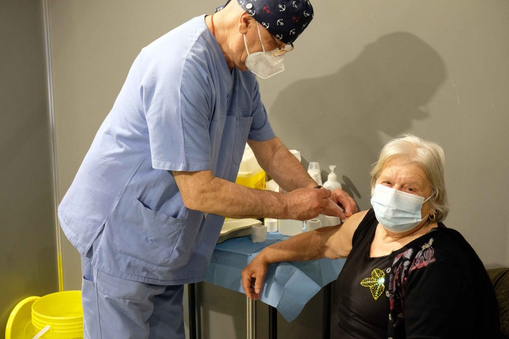 Coronavirus Arezzo: 99 nuovi casi e 4 decessi, tra cui un uomo di 54 anni. Vaccinati poco più di 60 mila aretini