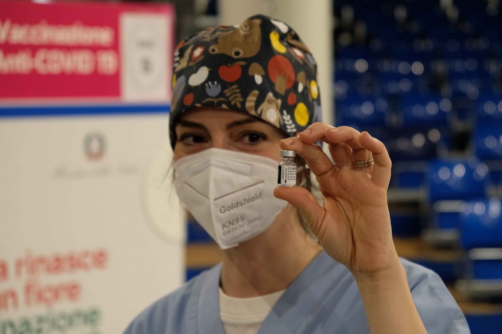 Coronavirus giù: 53 nuovi positivi. Tre aretini deceduti. Varianti: ancora 12 tra brasiliana e inglese