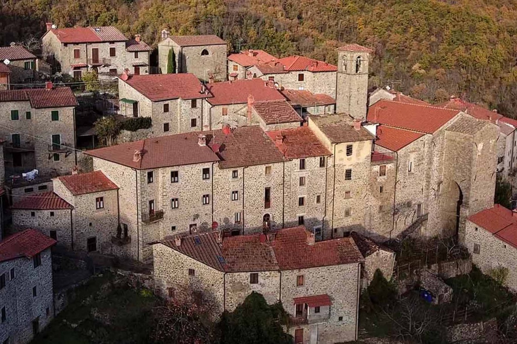 1618932223_Brigata_di_Raggiolo_-_Panorama_Raggiolo_12