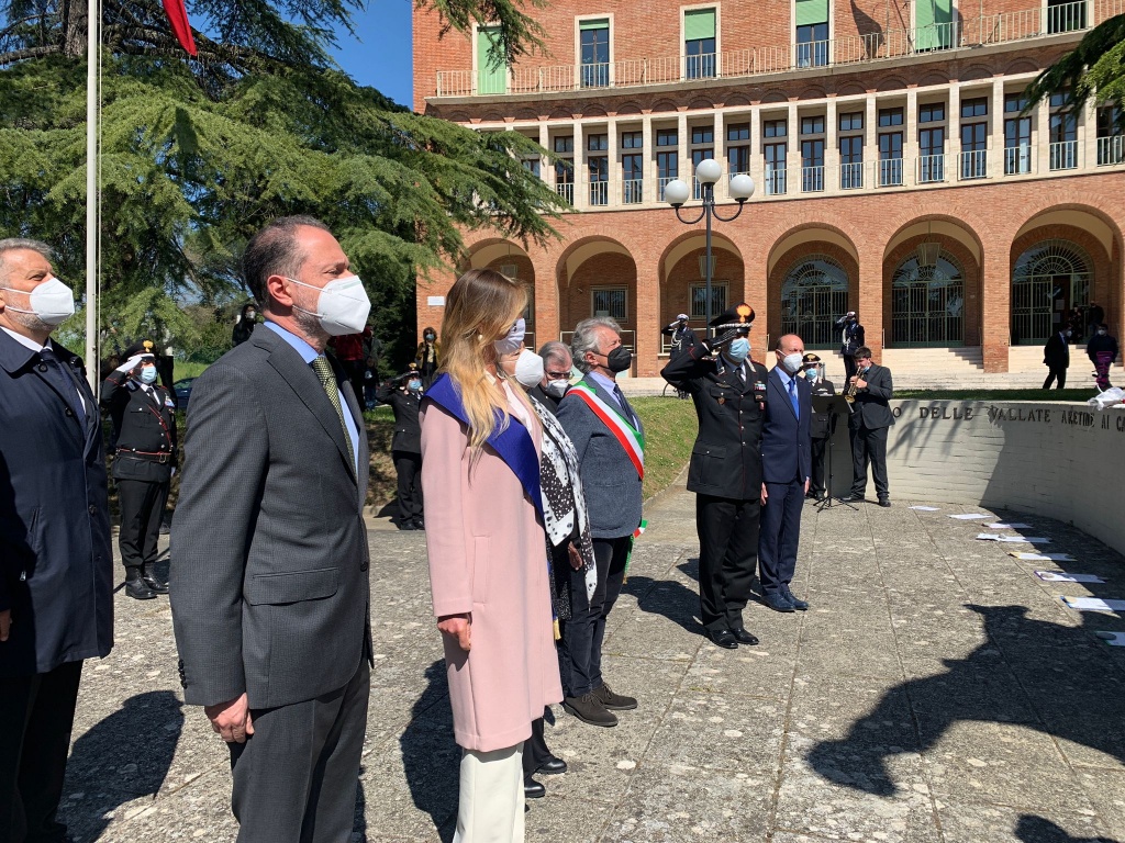 25 aprile, Ghinelli: “Libertà valore assoluto”. Sarrini: “Data fondamentale”. E parte “Bella ciao” Ar24Tv