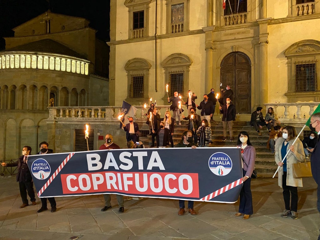 Fratelli d’Italia scende in Piazza Grande: “Basta con il coprifuoco, noi unica opposizione coerente” Ar24Tv