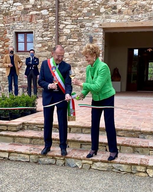 1621053449_taglio_del_nastro_Sindaco_Paolo_Sottani_e_Giovanna_Folonari