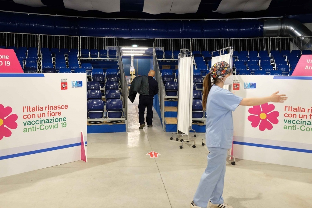 1623077345_1619096888_vaccinazione_teatro_tenda2