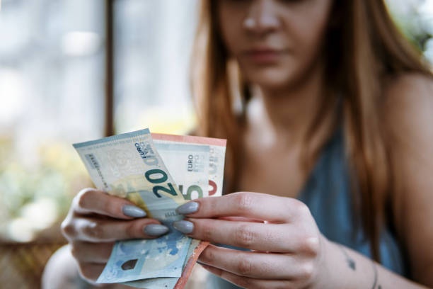 PIL Toscana giù del 9%, consumi -12%. Calo occupati, soprattutto donne, aumentano i Neet Audio