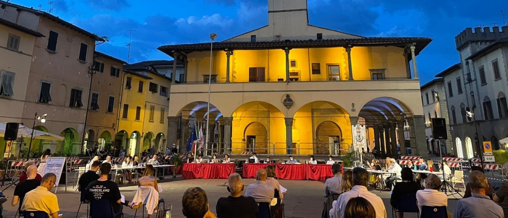 Podere Rota finisce in Piazza Masaccio: tanti cittadini, Giani e Monni non partecipano