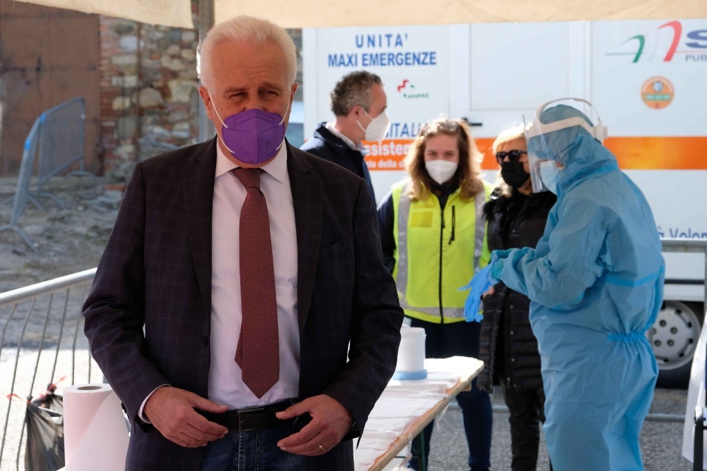 No vax, pugno duro Giani: “Lettere di sospensione per 4.500 medici e infermieri”